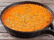 Бърза и лесна рецепта за кремообразен доматен сос с пармезан и сметана